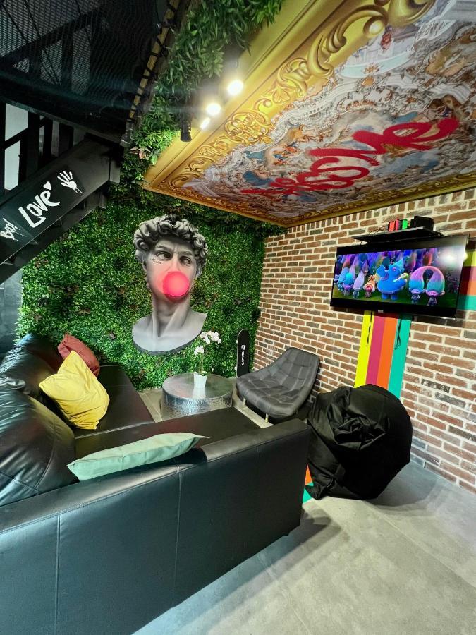 Capsule Art Deco - Jacuzzi - Netflix - Home Cinema - Arcade De Jeux & Nintendo Switch - 2 Chambres - Filet Suspendu Valenciennes Eksteriør billede