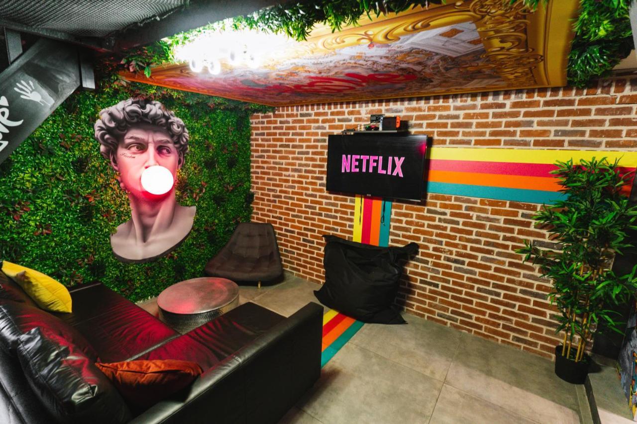 Capsule Art Deco - Jacuzzi - Netflix - Home Cinema - Arcade De Jeux & Nintendo Switch - 2 Chambres - Filet Suspendu Valenciennes Eksteriør billede